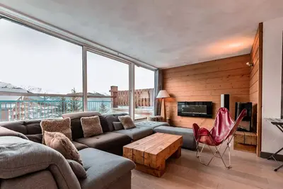 Image de Tres bel appartement de 5 pièces de 95 m², entièrement rénové, pouvant accueillir jusqu’à 8 personnes. Il dispose d’une terrasse