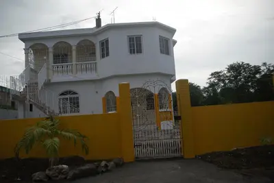 Image de A Comfortable stay at Pond View Apartment