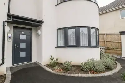 Image de Flat 2, 38 Preston Road, family friendly, with a garden in Weymouth