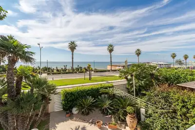 Image de Clotilde, villa en bord de mer Ă Marina di Ragusa
