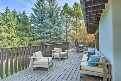 Image de Roomy Avon Family Chalet w/ Hot Tub in EagleVail!