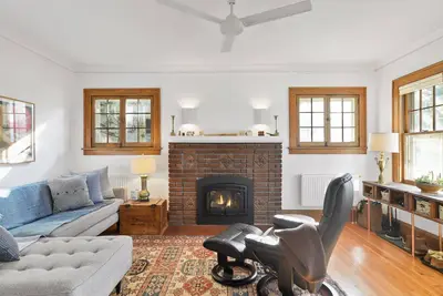 Image de Fulton Family Bungalow Pets Welcome. Crib, Highchair, Dog Crate