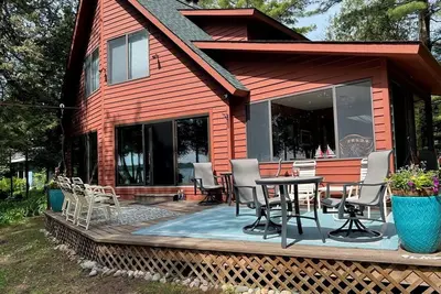 Image de Torch Lake Waterfront Cottage - Your New Happy Place