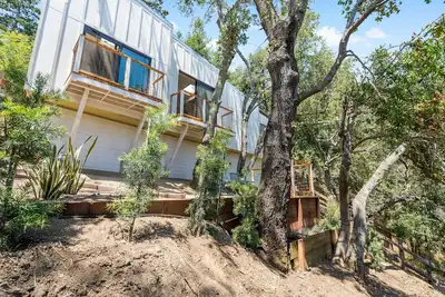 Image de Larkspur, walk to town, loft style, great views