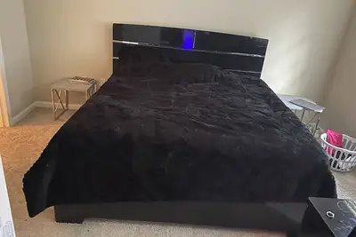 Cozy Two Bedroom Apartment W/ Balcony