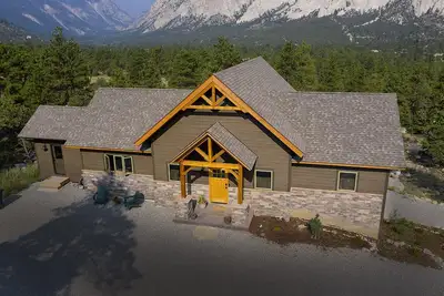 Image de Timber Frame Home with Spectacular View of Chalk Cliffs and Canyon