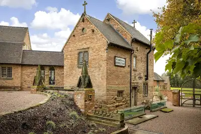 Image de Exposed timbers, a feature stone fireplace, flagstone and oak floors – The Chapel has a wealth of pe