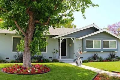 Image de Corner Lot Private House Near Disneyland | Private Hot Tub | Quiet Neighborhood