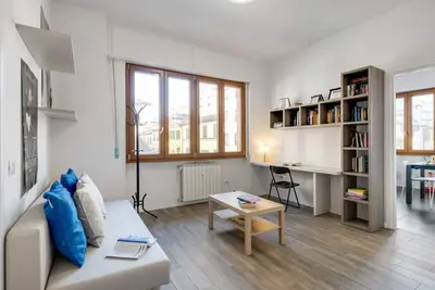 Image de Bright and quiet 55 sqm flat that can accommodate up to 4 people. Located on the 1st floor, with lift (not suitable for disabled people), of a building in San Jacopino / Doni district, a lively area full of services, well connected to the centre by publi