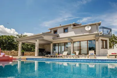 Image de Maison de vacances privée avec climatisation, piscine privée, Wifi, bain à remous, Tv, terrasse