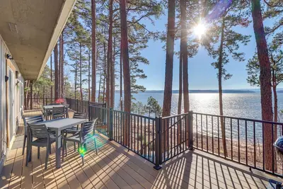 Image de Quiet Waterfront Getaway w/ Furnished Deck & Grill