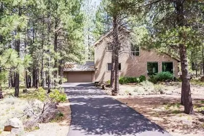 Image de Bright Sunriver Retreat: Sleeps 8, Near Trails, Village, & Sharc, 8 Passes!