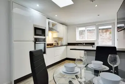 Image de Boutique 2 bedroom town centre ground floor apartment