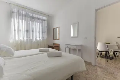 Image de Appartement de vacances \"Bregador\" à Playa San Juan avec vue montagne et balcon