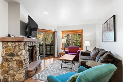 Image de Privater Balcony w/ Courtyard and Mountain Views, Close to Gondola & Shops!