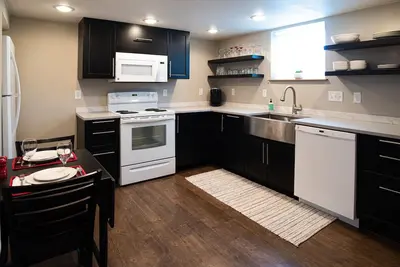 Image de The Lewis House-An entire apartment getaway