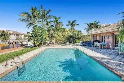 Image de Villa by the Sea🌴  🌊  5 Minute walk to beach