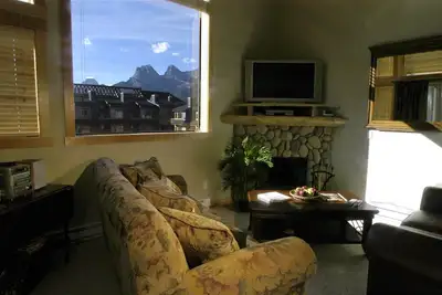Image de Feet from Canmore's Amenities.
