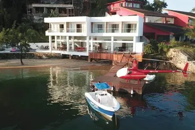 Image de Casa Moderna e Pé na Areia em Angra - Ang008