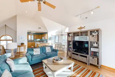 Image de Partial Ocean View Home In Corolla w/Hot Tub & Outdoor Shared Pool