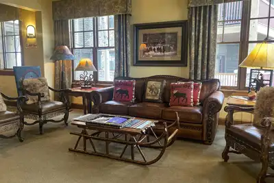 Image de Quaint mountain condo w/two fireplaces, mountain views, balcony & great location