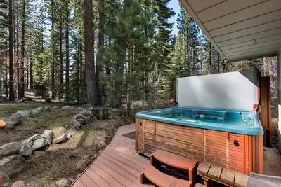 Image de Hot Tub, Fire Pit, Wet Bar, Near Trails, Sleeps 10