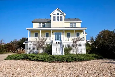 Image de Oceanside In Corolla with a private pool, hot tub, elevator, & rec room