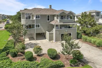 Image de Ocean side home in Corolla Light with hot tubs and shared oceanfront pools