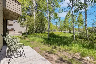 Spacious country condo with balcony, grill, full kitchen