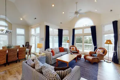 Image de Oceanside home In Corolla with pool, hot tub, balcony, patio, & deck - dogs Ok