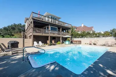 Image de Oceanside Home In Corolla with Private Pool and Hot Tub