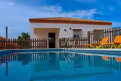 Image de Villa rustique Roche avec piscine