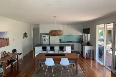 Rye Back Beach Getaway (Pet friendly and Linen provided)