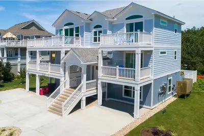 Image de Gorgeous Soundside home with private pool, hot tub and views