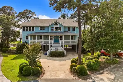 Image de Dog-friendly home with great views, elevator, private hot tub, & pool