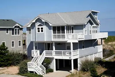 Image de Oceanfront in Corolla w/hot tub, rec room & outdoor shared pool