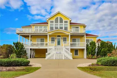 Image de Lively beach home with private heated pool and hot tub - short walk to beach