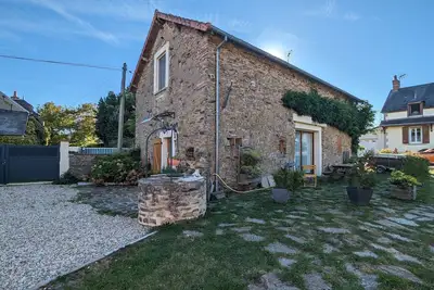 Image de Maison de charme en pierre avec terrasse privative, grand terrain, jeux pour enfants, proche activités nautiques