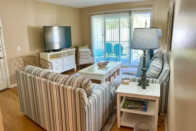 Image de J14 Cute, well equipped upstairs unit. 2 pools!