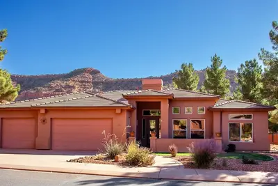 Image de Large Vacation Home near Zion with Pool & Hot Tub!