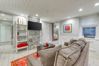 Image de Spacious and Contemporary Condo in the Heart of Portland - Close to Beach