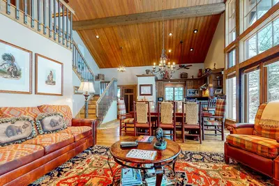 Image de Luxury & secluded cabin w/furnished deck, wood fireplace, mountain & river views