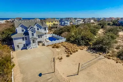 Image de Oceanside In Corolla w/ Private Pool, Hot Tub & Rec Room w/ Pool Table