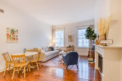 Image de Charming, historic condo w/ a full kitchen, free WiFi, & central A/C