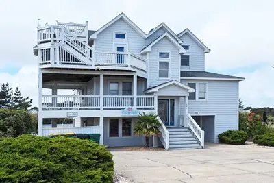 Image de Oceanside dog-friendly home w/ private pool, hot tub & rec room with pool table