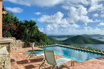 Image de Memory Daze ~ Pool + Coral Bay Views!