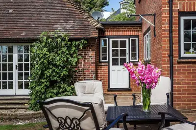 Image de Large Stunning stylish 6 bedroom interior designed property, South facing garden