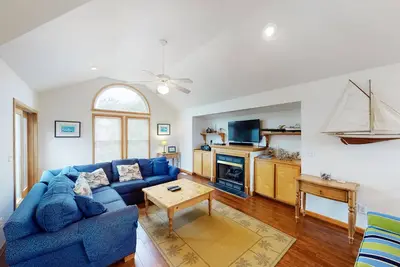 Image de Oceanside Home In Corolla w/ Private Pool, Hot Tub & Rec Room