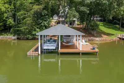 Image de New Sml Lake Retreat-Spectacular Dock, Boat Space, Fire Pit, Outdoor Dining, WiFi