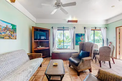 Image de Colorful oceanfront condo with shared pool, WiFi, ocean view, and central Ac